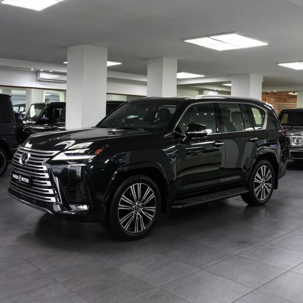 2023 Lexus LX600 Urban - Image 2