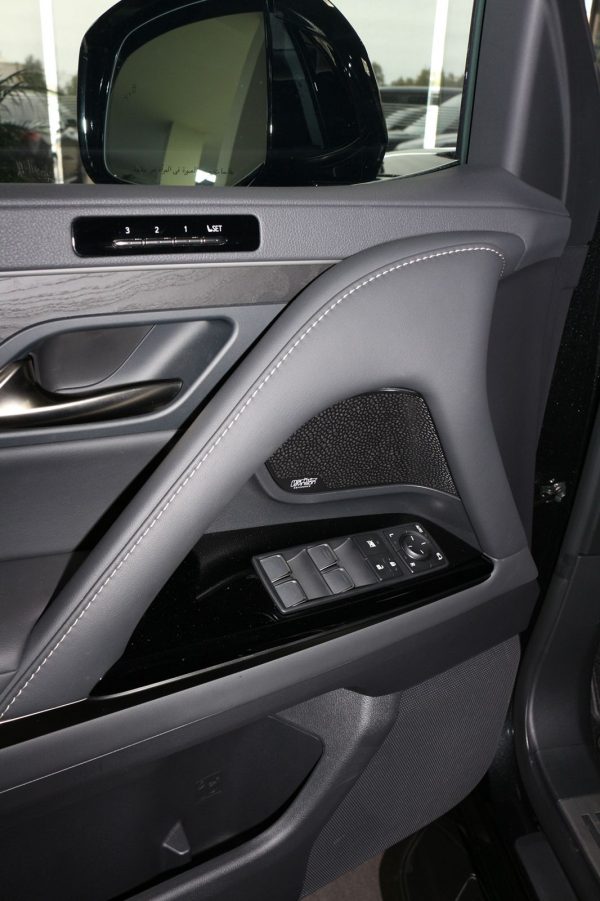 2023 Lexus LX600 Urban - Image 12