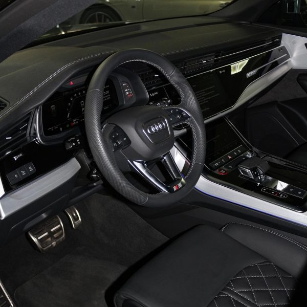 2023 Audi SQ8 - Image 8