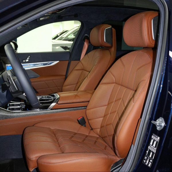 2024 BMW 7 Series 760i - Image 9