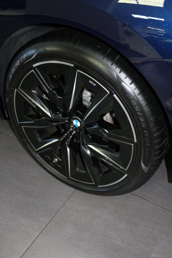 2024 BMW 7 Series 760i - Image 8