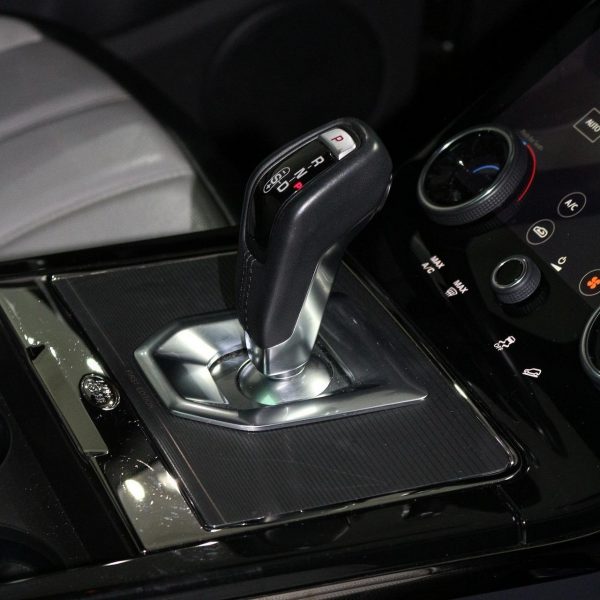 2020 Range Rover Evoque R-Dynamic - Image 10