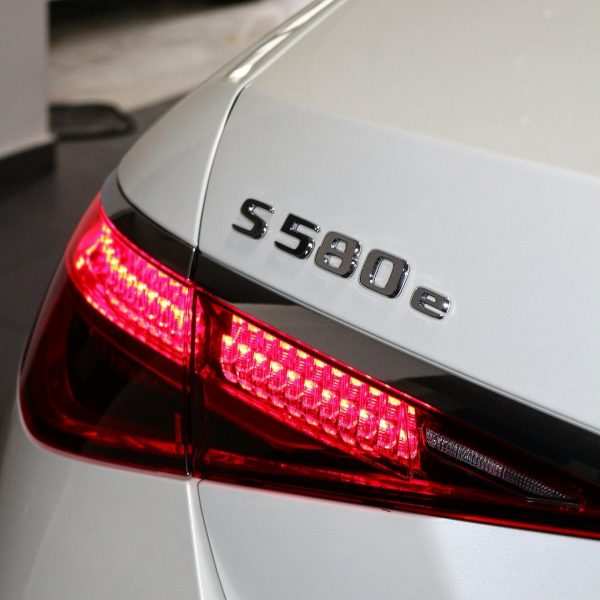 2022 Mercedes-Benz S580e - Image 8