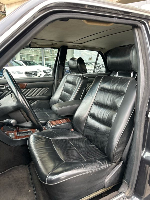 1989 Mercedes-Benz 560SE - Image 8