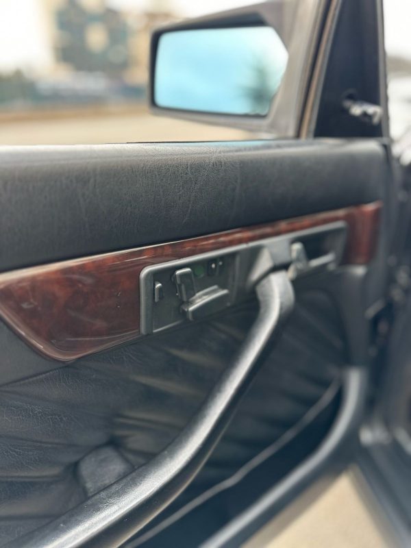 1989 Mercedes-Benz 560SE - Image 12