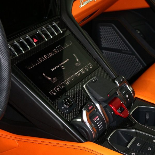 2022 Lamborghini Urus - Image 10