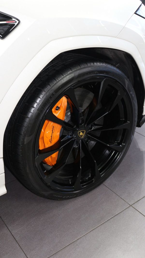 2022 Lamborghini Urus - Image 13