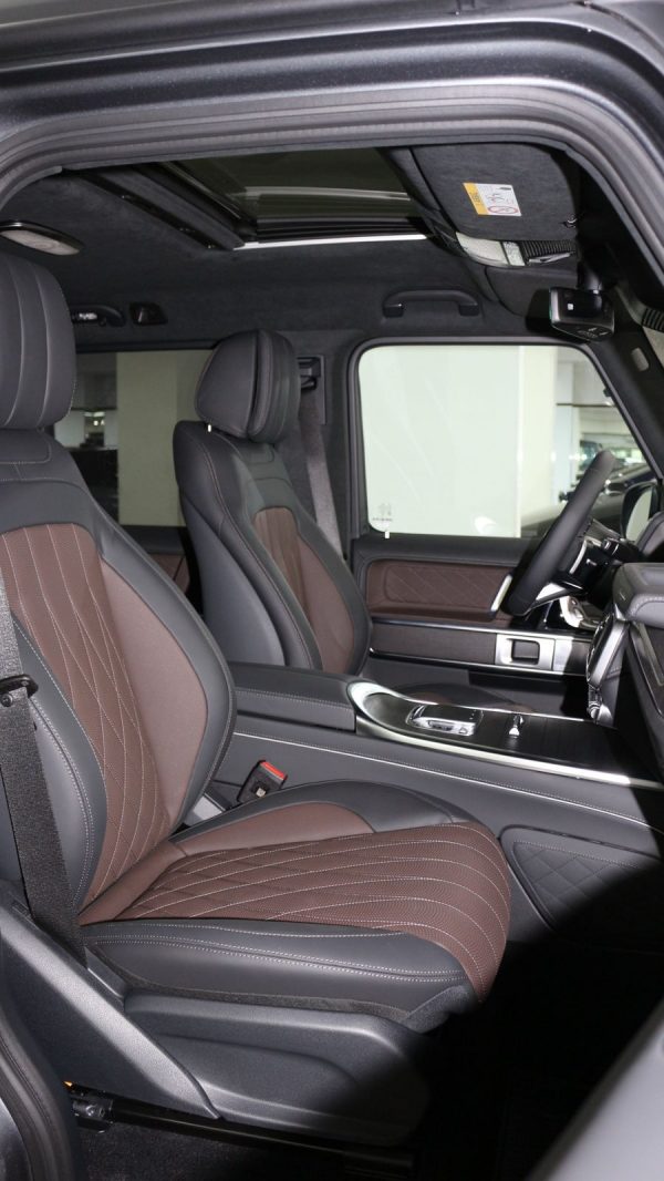 2025 Mercedes-Benz G500 - Image 13