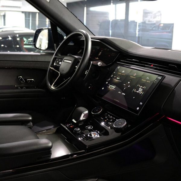 2023 Range Rover Sport P400 SE Dynamic - Image 9