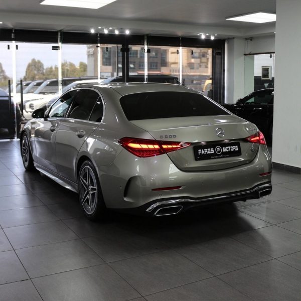 2022 Mercedes-Benz C200 4MATIC - Image 4