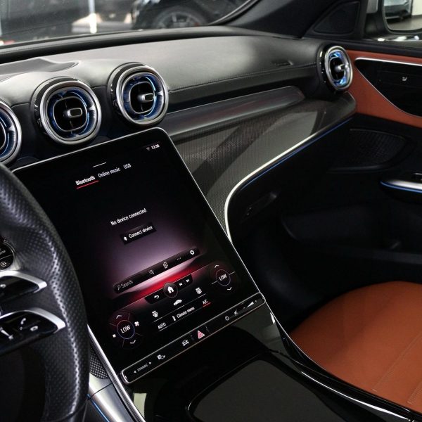 2022 Mercedes-Benz C200 4MATIC - Image 9