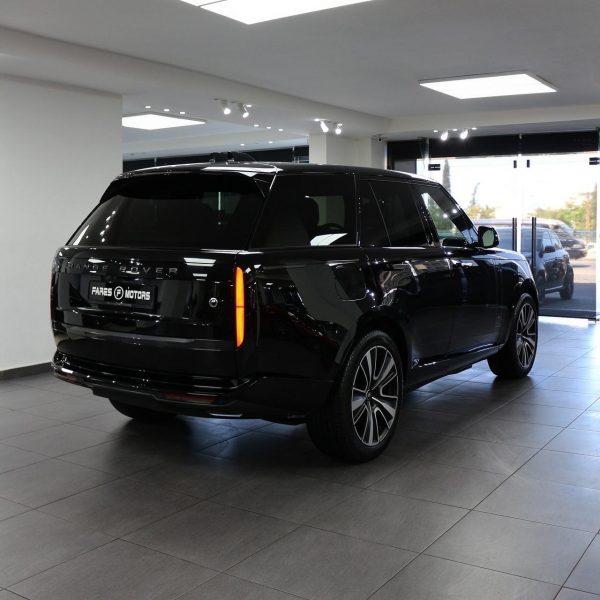2025 Range Rover Vogue P460 - Image 3
