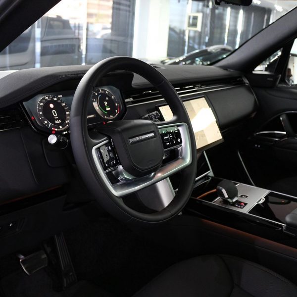 2025 Range Rover Vogue P460 - Image 7