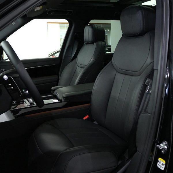 2025 Range Rover Vogue P460 - Image 9