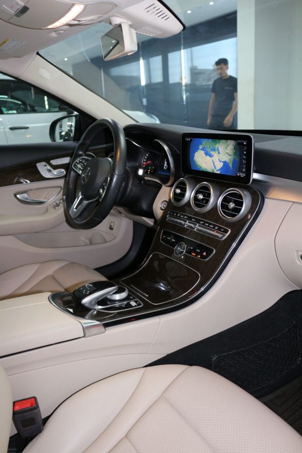 2019 Mercedes-Benz C300 4MATIC - Image 7