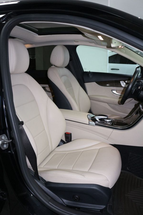 2019 Mercedes-Benz C300 4MATIC - Image 9