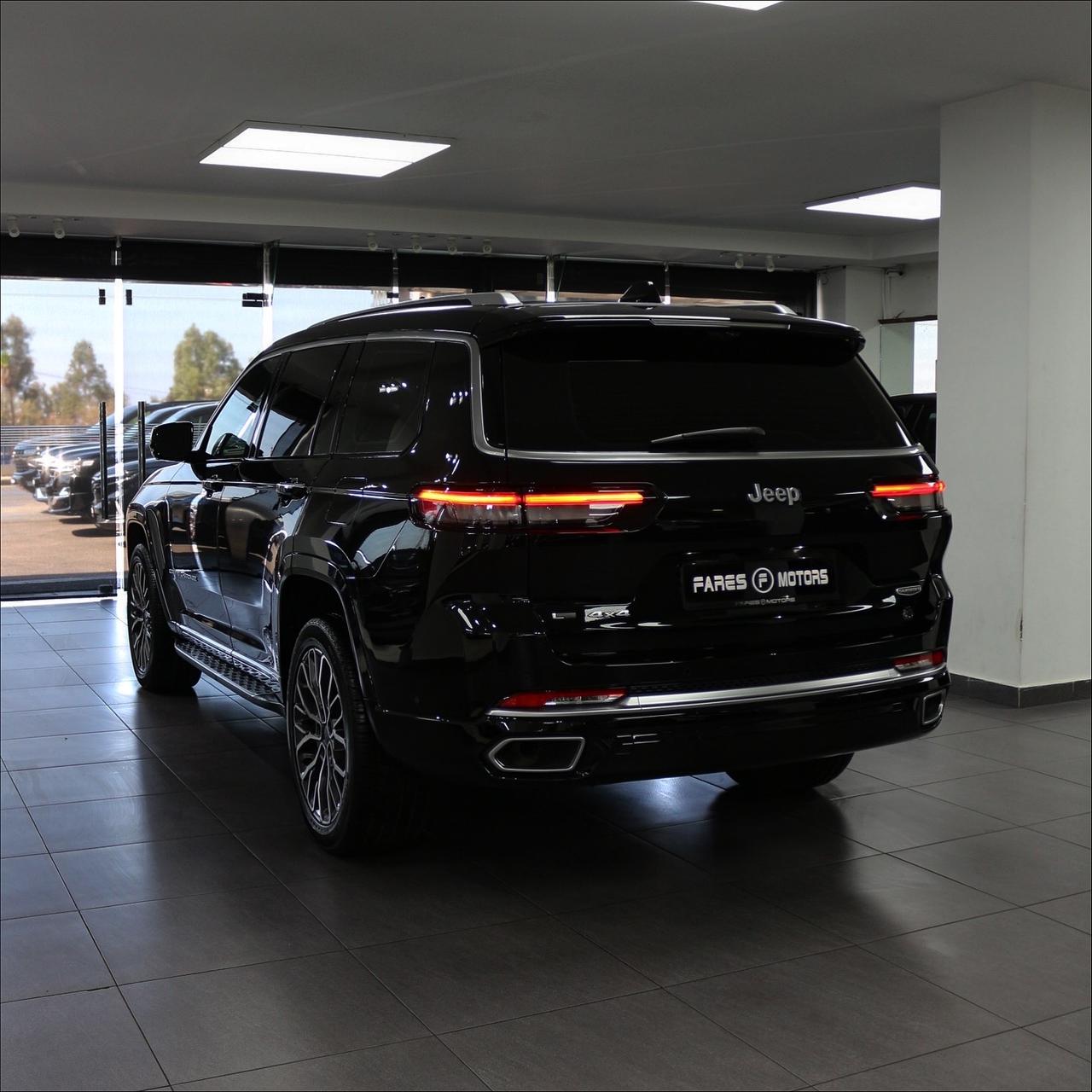 2022 Jeep Cherokee Summit L 4x4 - Image 4