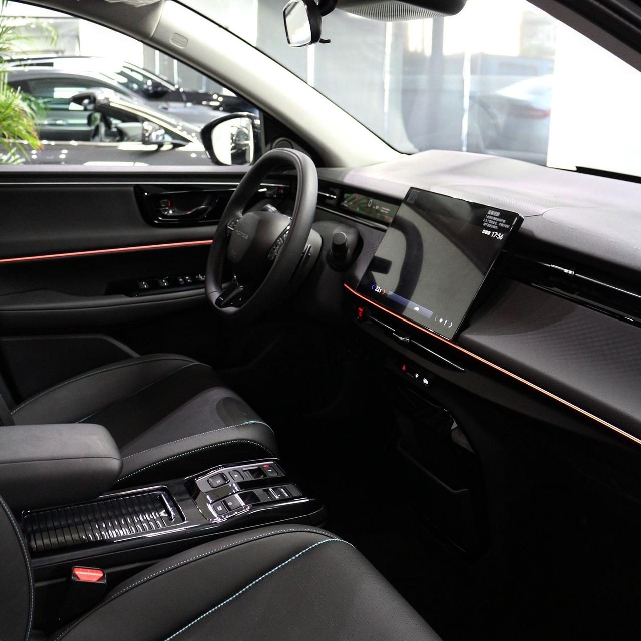 2025 Honda e:NP2 - Image 8