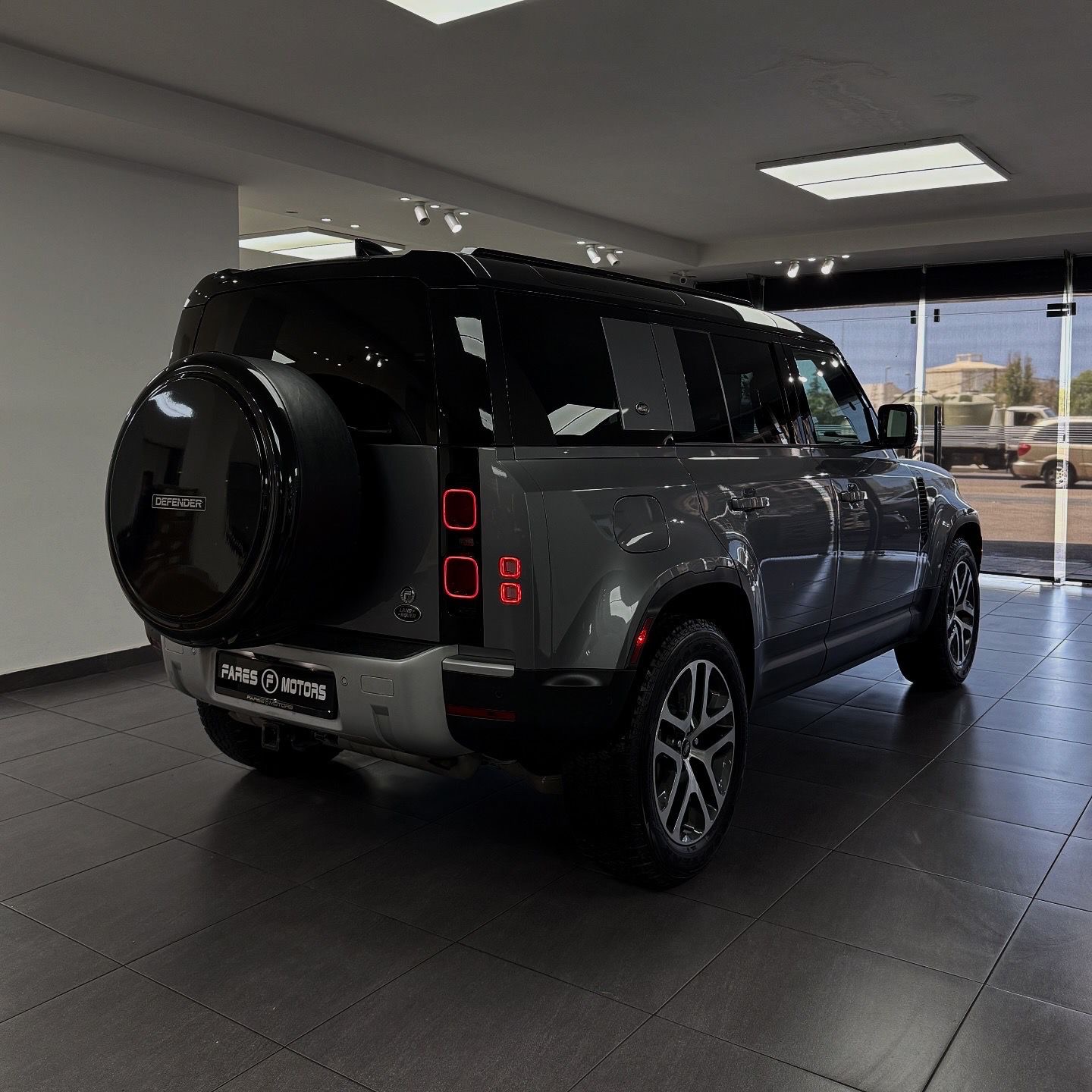 2020 Land Rover Defender P400 - Image 5