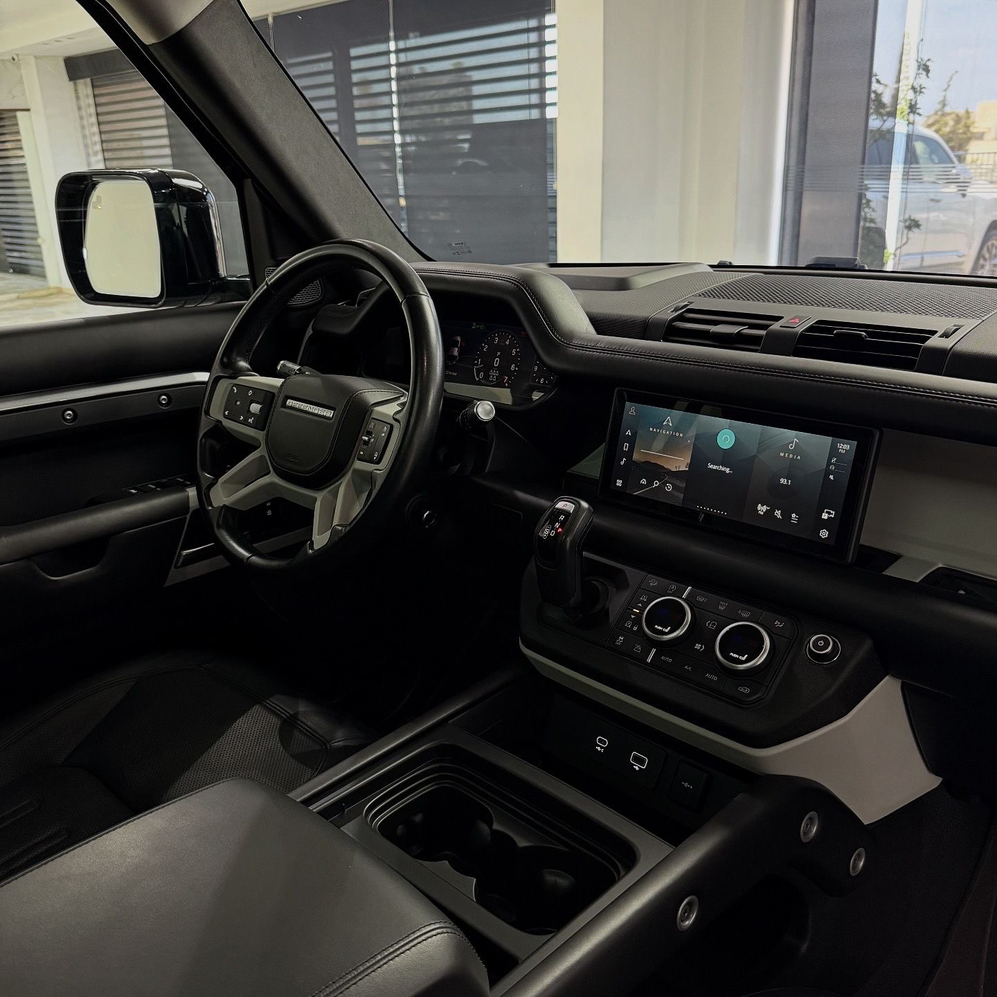 2020 Land Rover Defender P400 - Image 3