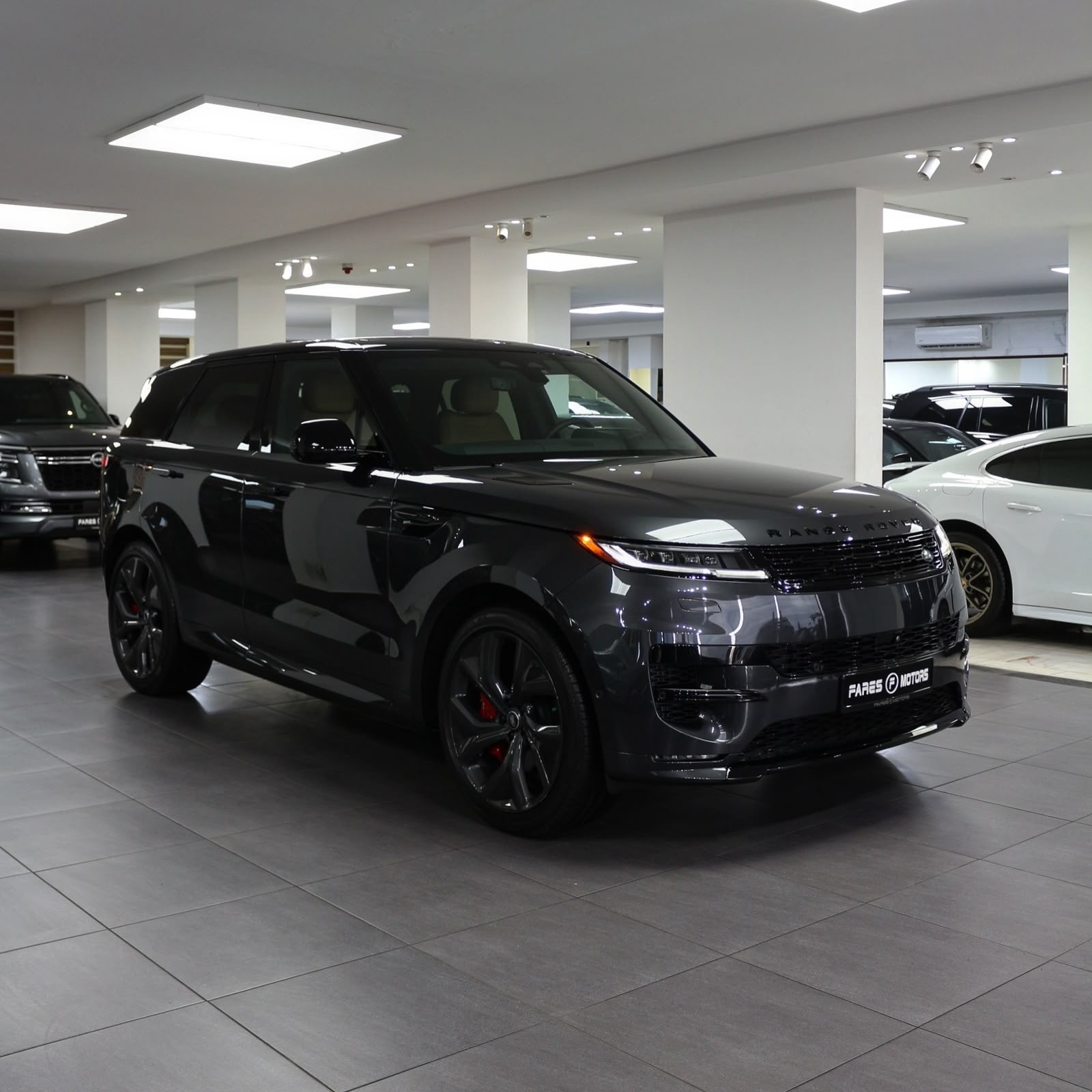 2025 Range Rover Sport P530 Dynamic SE - Image 2