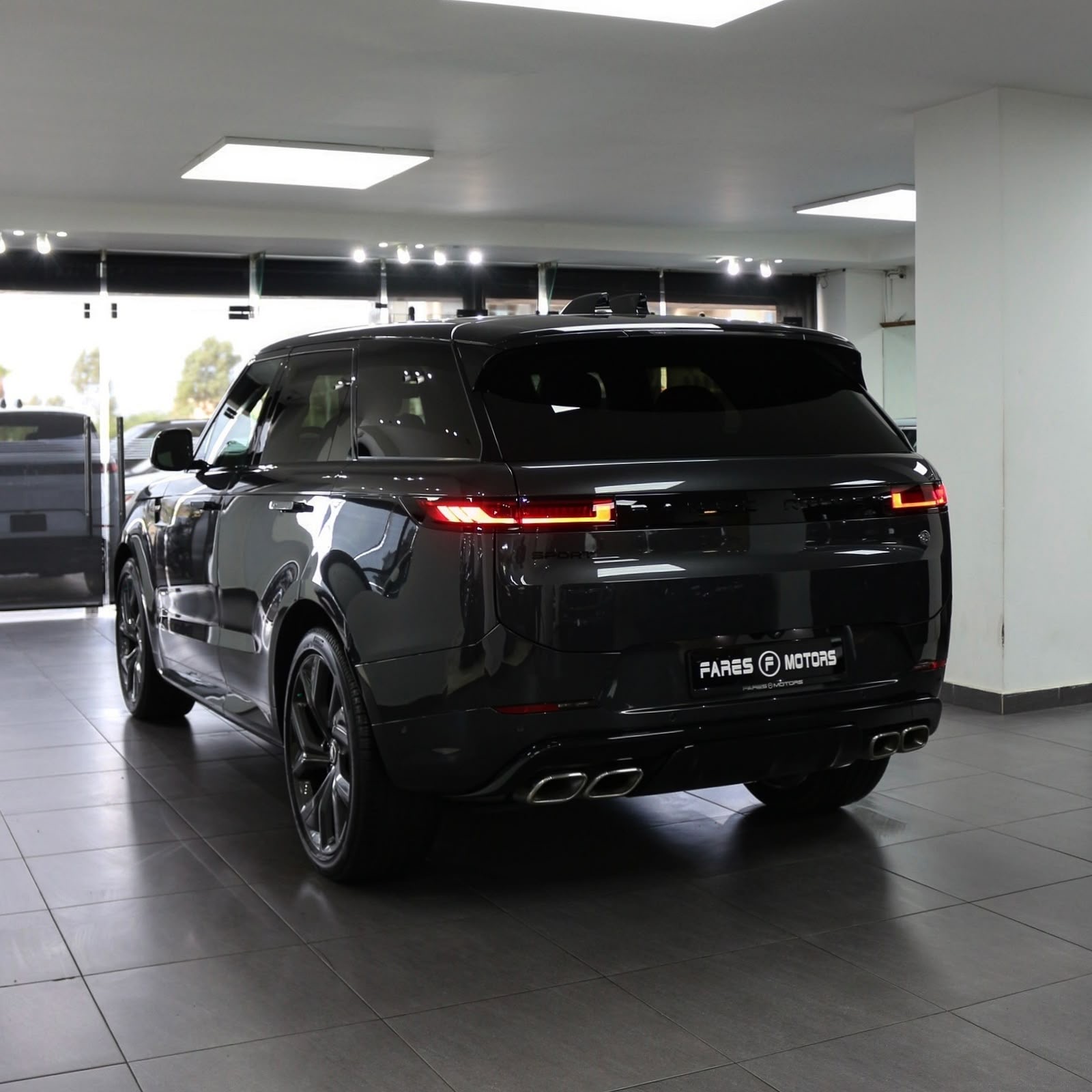 2025 Range Rover Sport P530 Dynamic SE - Image 4