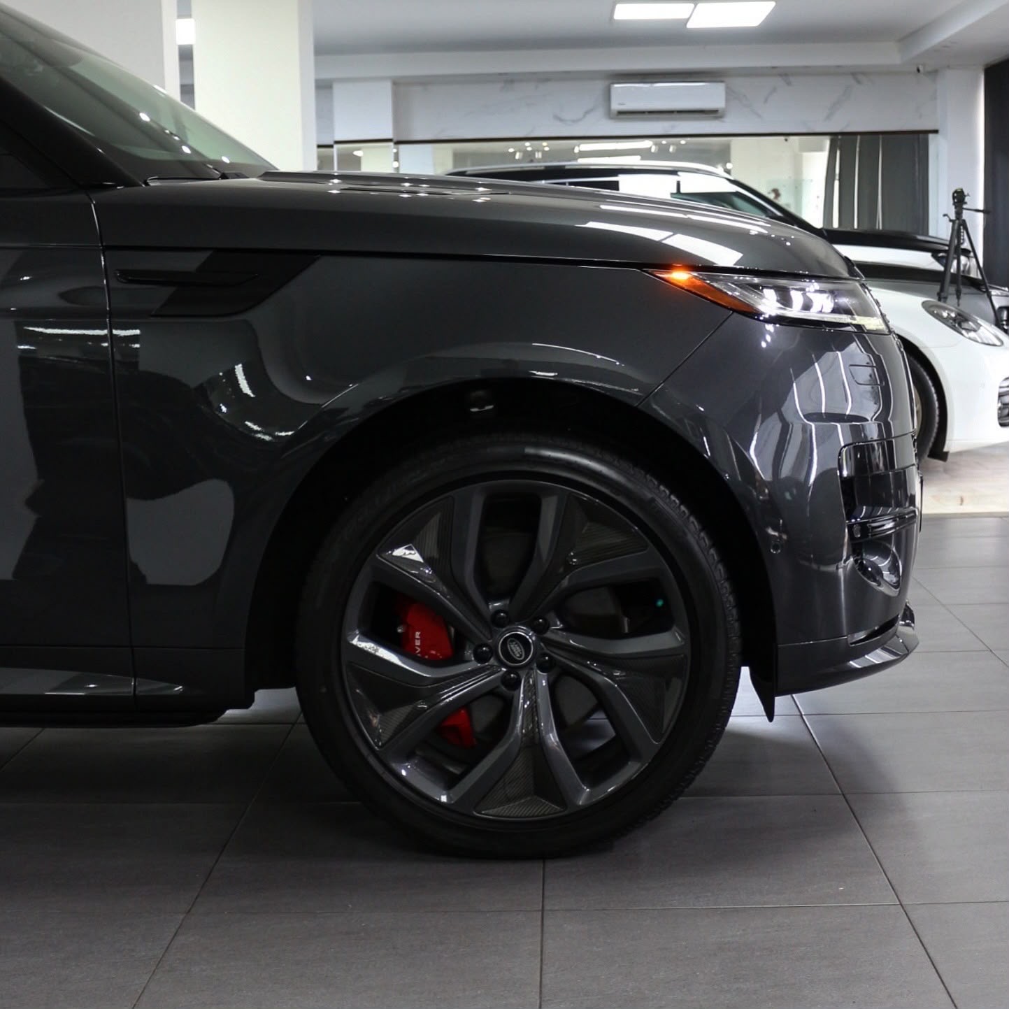 2025 Range Rover Sport P530 Dynamic SE - Image 8