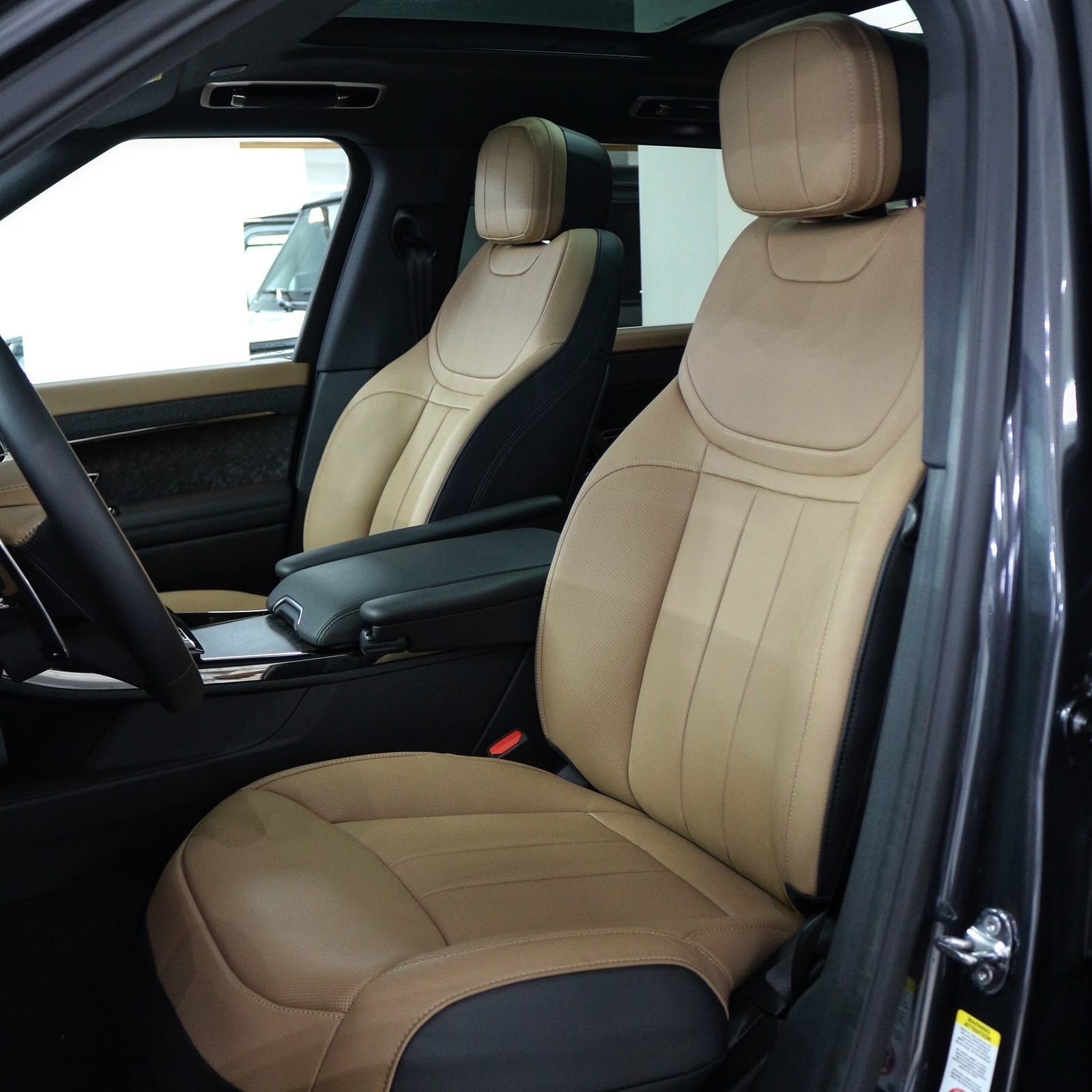 2025 Range Rover Sport P530 Dynamic SE - Image 9