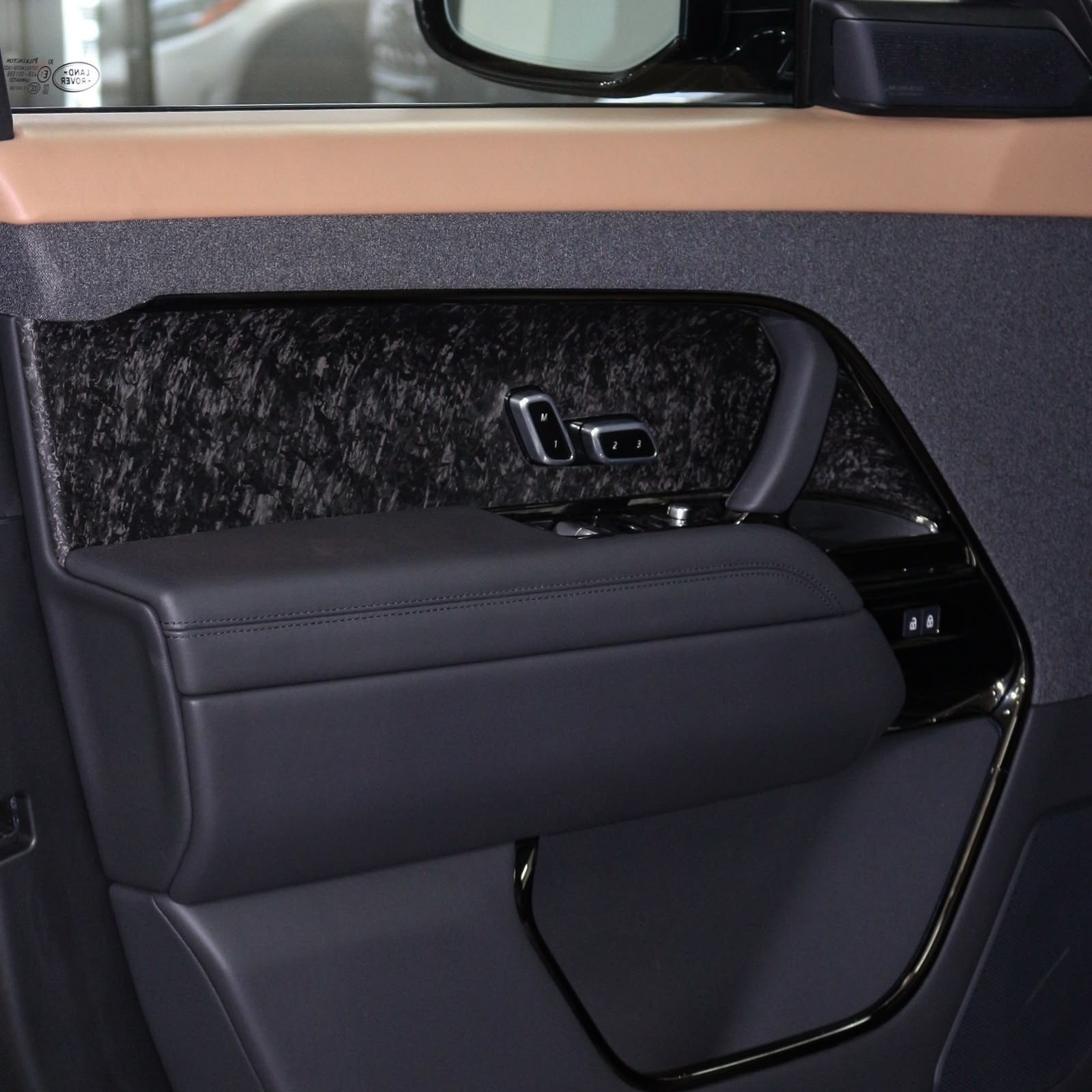 2025 Range Rover Sport P530 Dynamic SE - Image 10