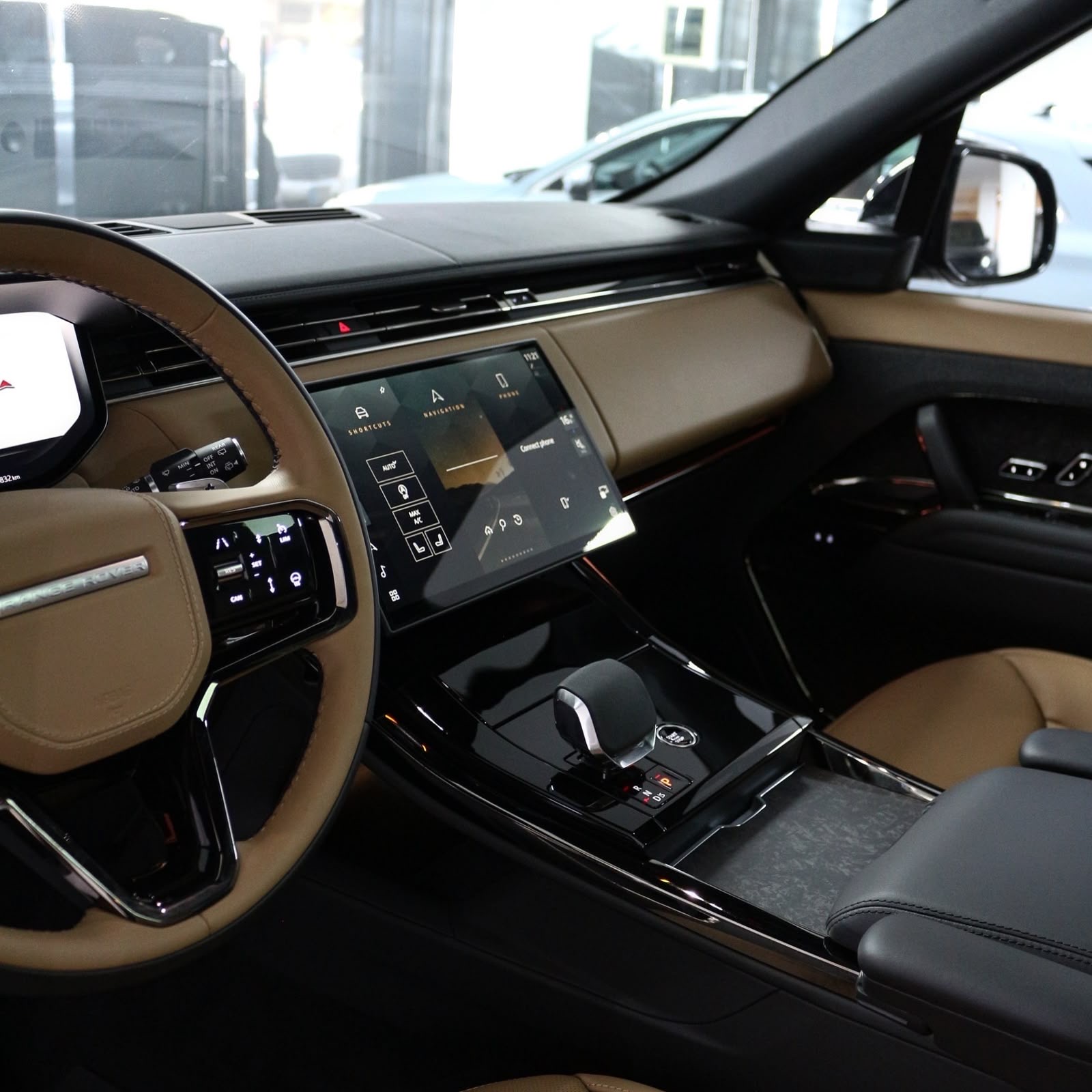 2025 Range Rover Sport P530 Dynamic SE - Image 7